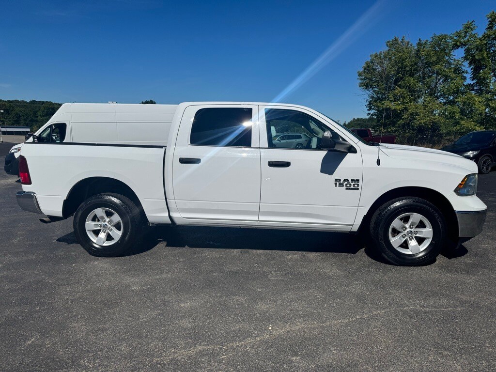 2023 Ram 1500 Classic SLT photo 4