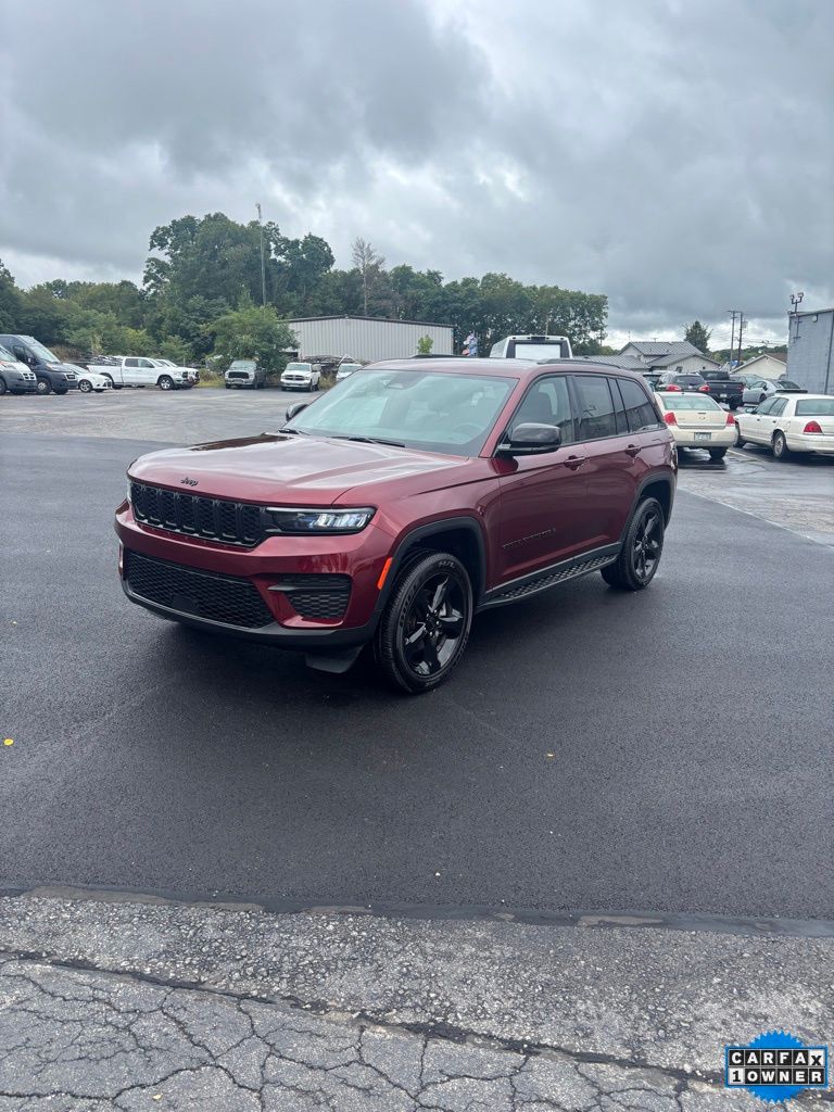 2024 Jeep Grand Cherokee Altitude's photo