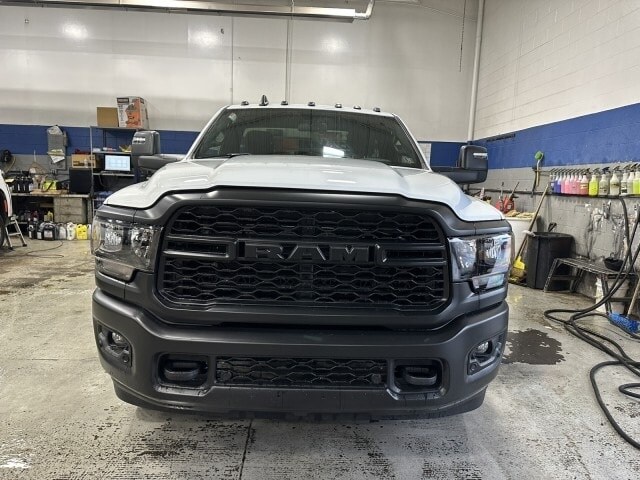 2024 Ram 3500 Tradesman photo 2