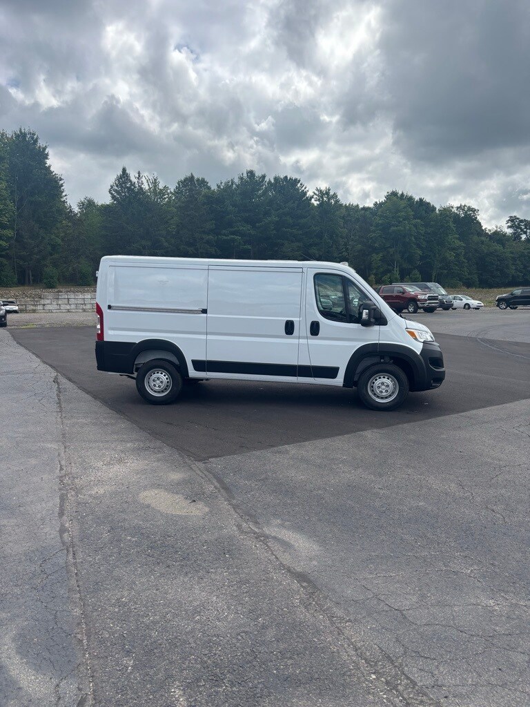 2025 Ram ProMaster 1500 Tradesman Cargo Van photo 2