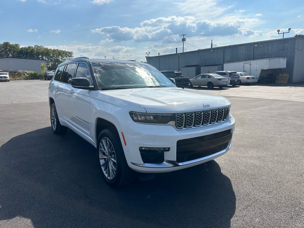 2025 Jeep Grand Cherokee L Summit photo 3
