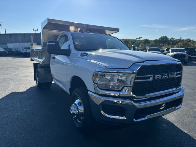 2024 Ram 3500 Tradesman photo 3