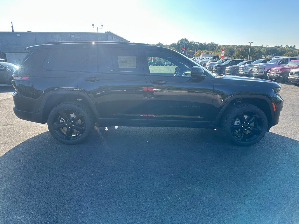 2025 Jeep Grand Cherokee Altitude photo 4