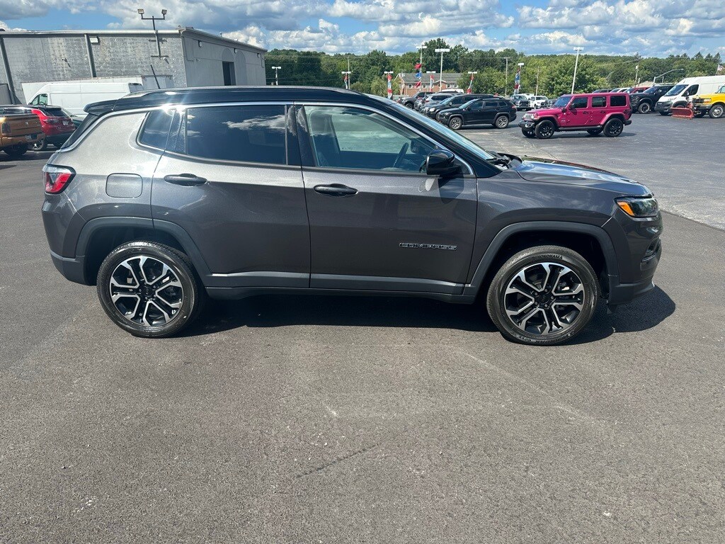 2022 Jeep Compass Limited photo 2