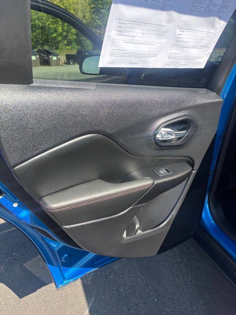 2022 Jeep Cherokee Trailhawk - Photo 12