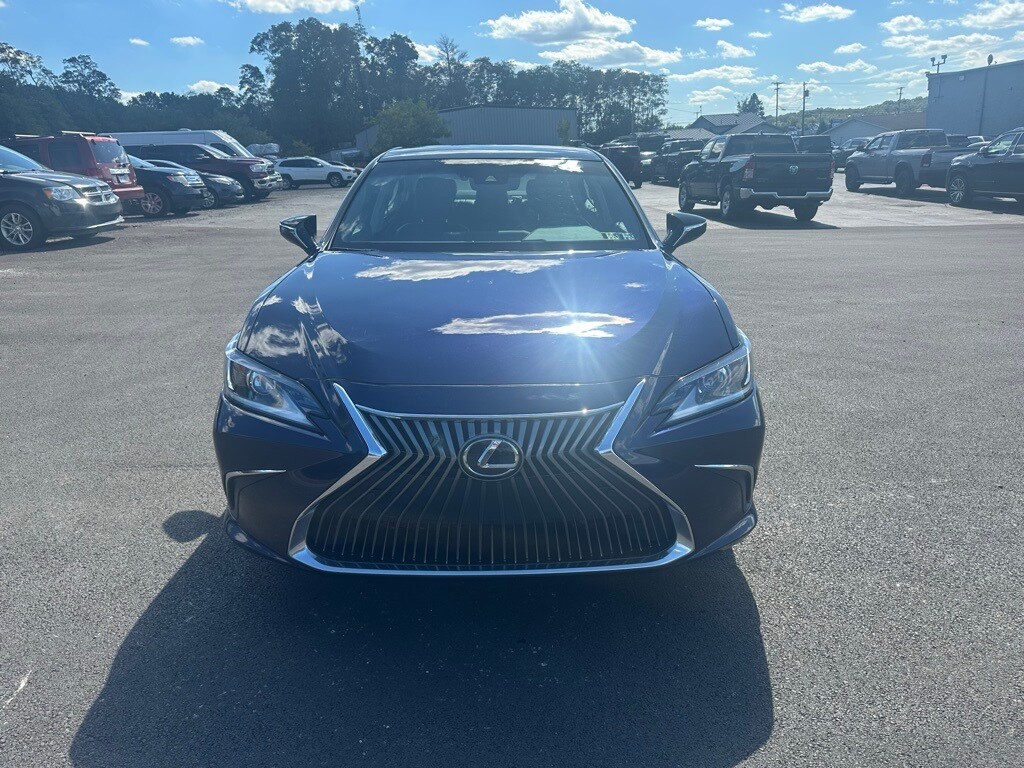 2020 Lexus ES 350 Luxury photo 2