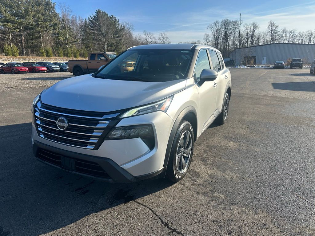 2024 Nissan Rogue SV's photo