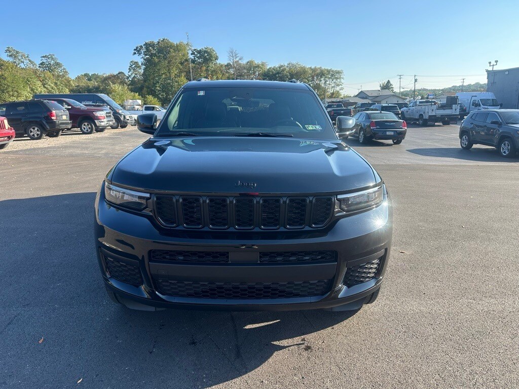 2025 Jeep Grand Cherokee Altitude photo 2