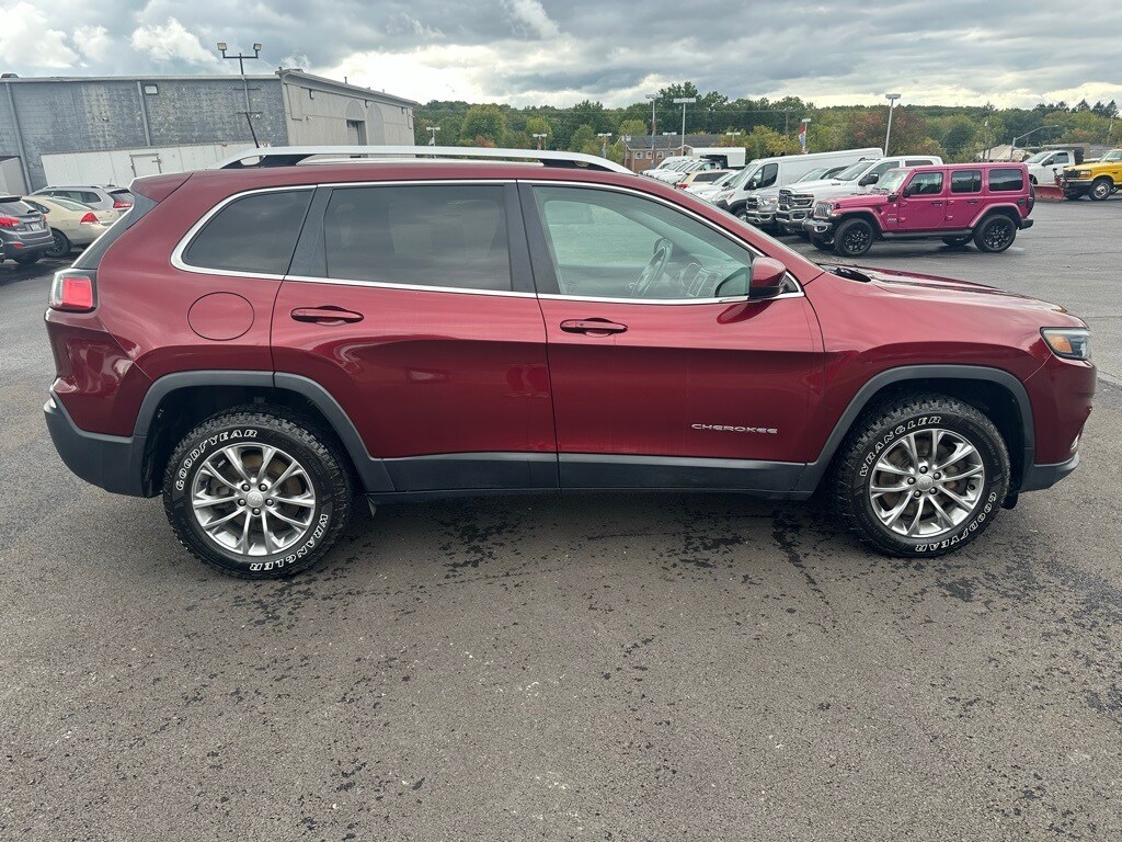 2019 Jeep Cherokee Latitude photo 2