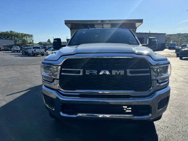 2024 Ram 3500 Tradesman photo 2