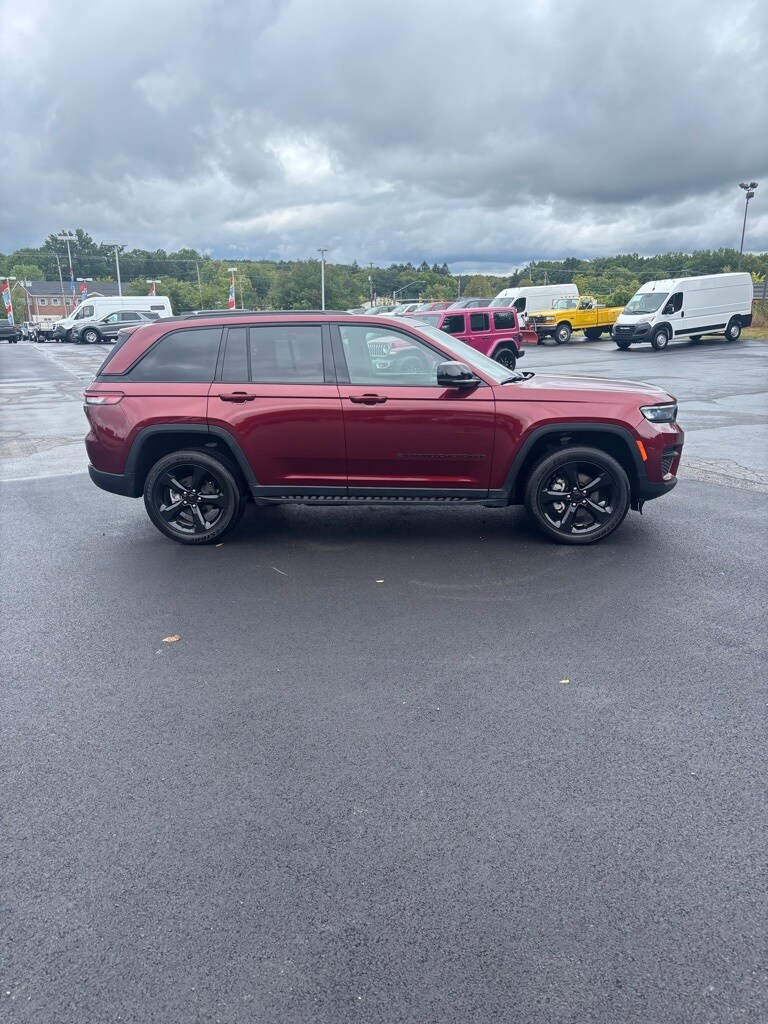 2024 Jeep Grand Cherokee Altitude X photo 3