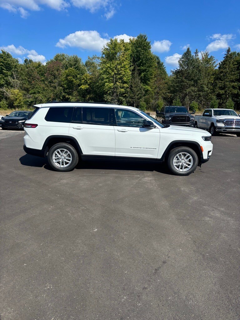2025 Jeep Grand Cherokee Laredo Sport photo 4
