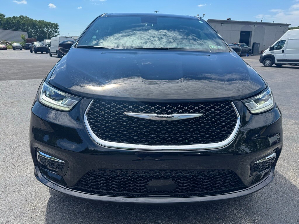 2025 Chrysler Pacifica photo 2