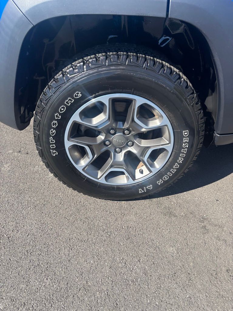 2022 Jeep Cherokee Trailhawk - Photo 18