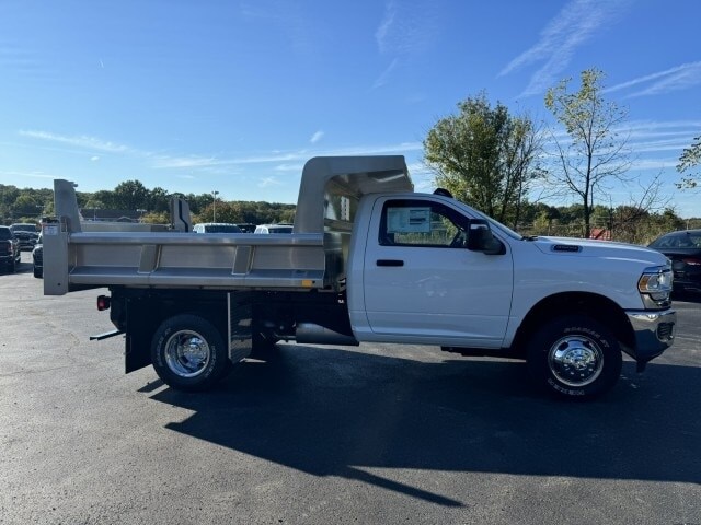 2024 Ram 3500 Tradesman photo 4
