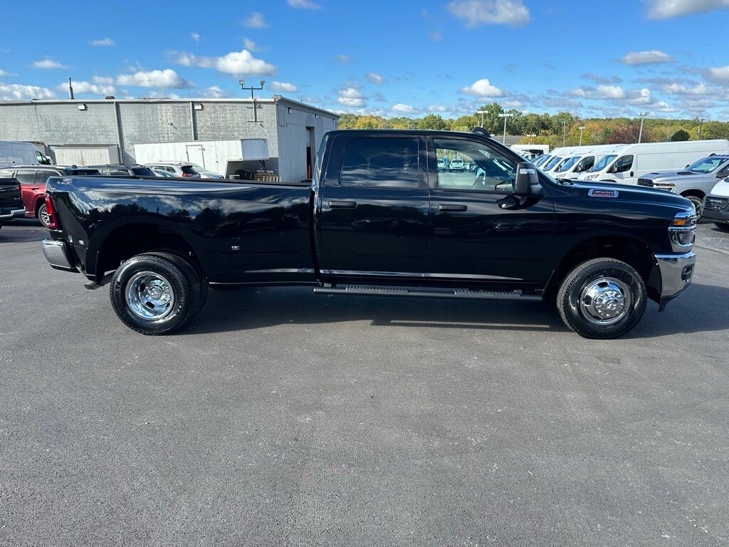 2026 Ram 3500 Tradesman photo 4