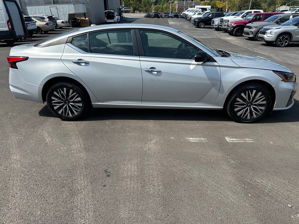 2024 Nissan Altima 2.5 SV photo 4