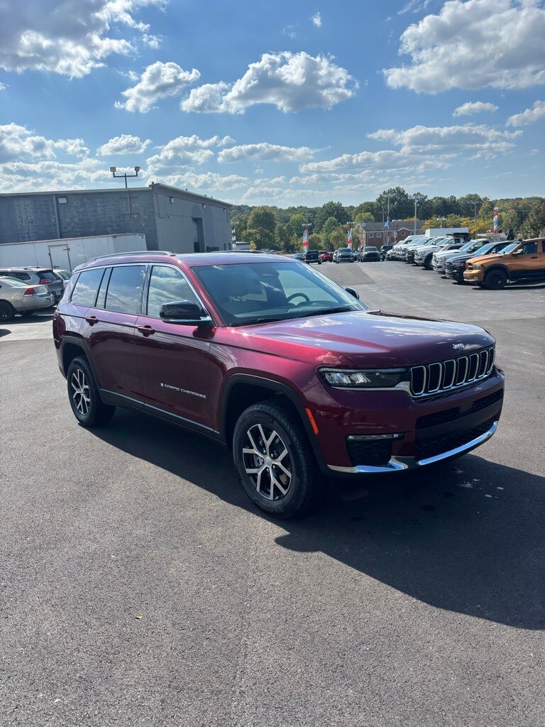 2025 Jeep Grand Cherokee Limited photo 3