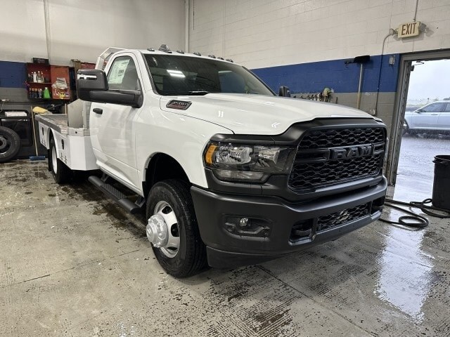 2024 Ram 3500 Tradesman photo 3