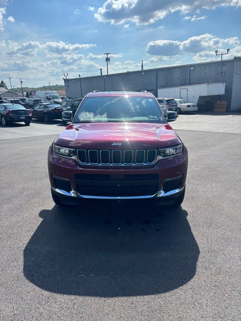 2025 Jeep Grand Cherokee Limited photo 2