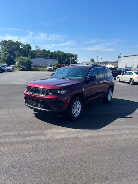2025 Jeep Grand Cherokee LAREDO X 4X4 Sport Utility