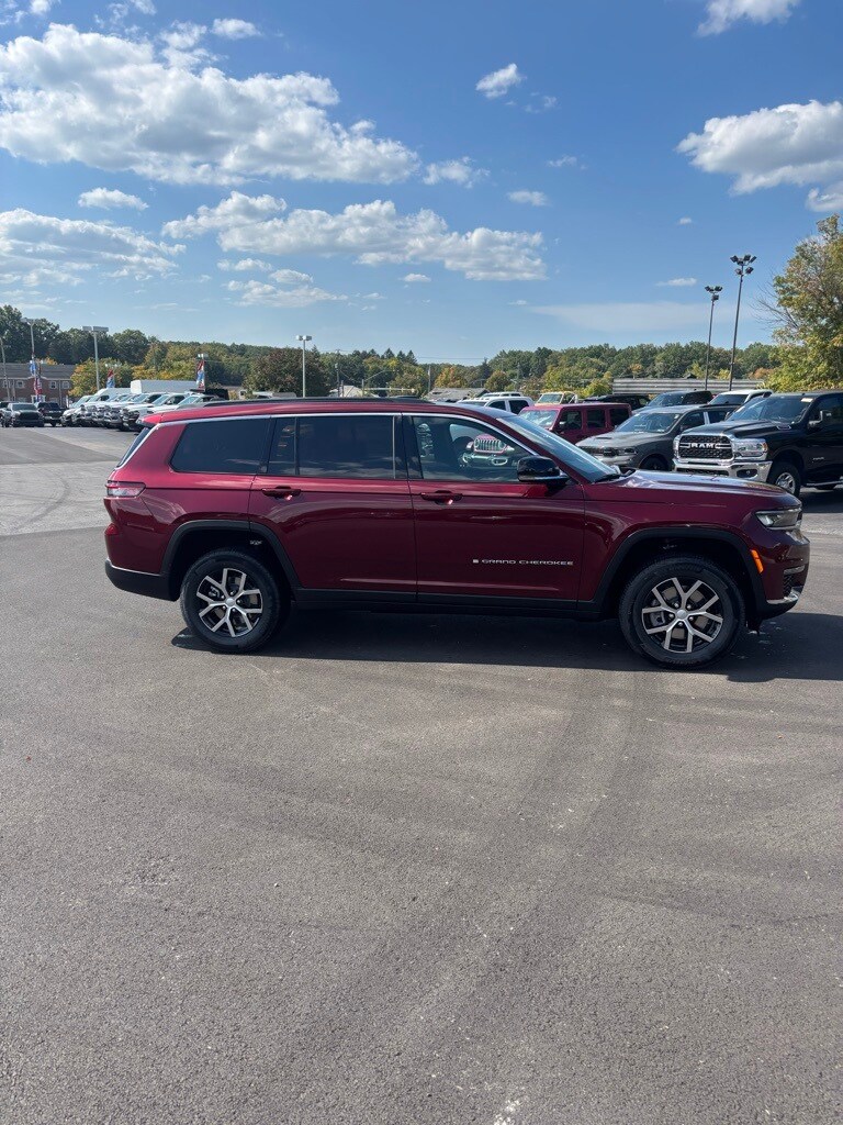 2025 Jeep Grand Cherokee Limited photo 4