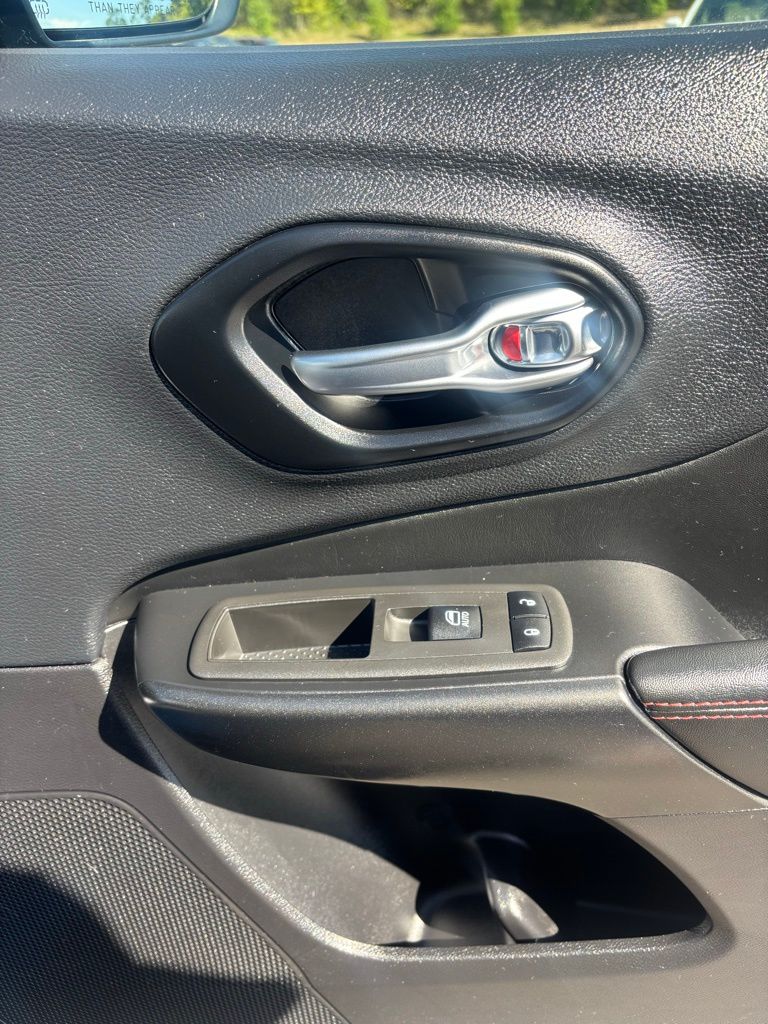 2022 Jeep Cherokee Trailhawk - Photo 14