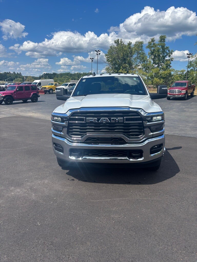 2025 Ram 3500 Tradesman photo 2
