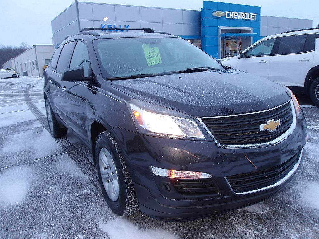 2017 Chevrolet Traverse LS's photo