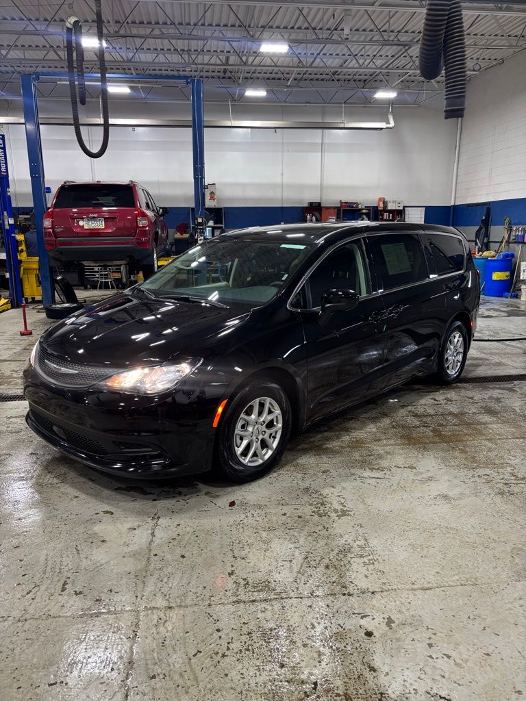 2024 Chrysler Voyager LX's photo