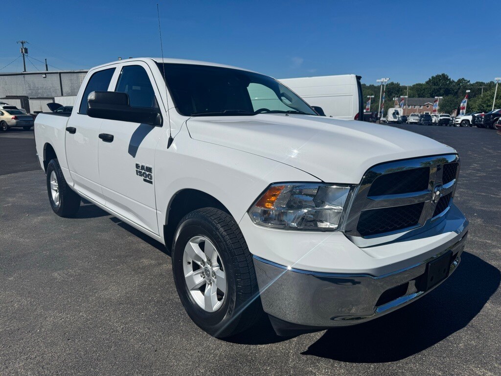 2023 Ram 1500 Classic SLT photo 3