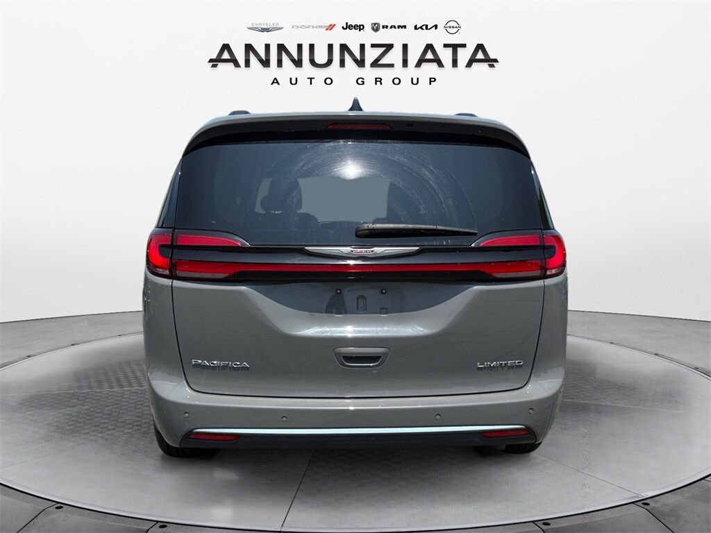 2023 Chrysler Pacifica Limited photo 4