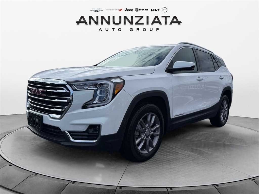 2024 GMC Terrain SLT's photo