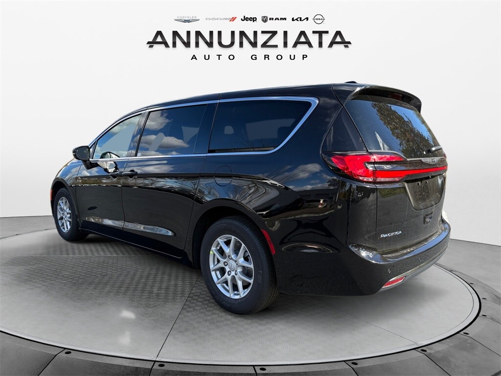 2026 Chrysler Pacifica photo 3