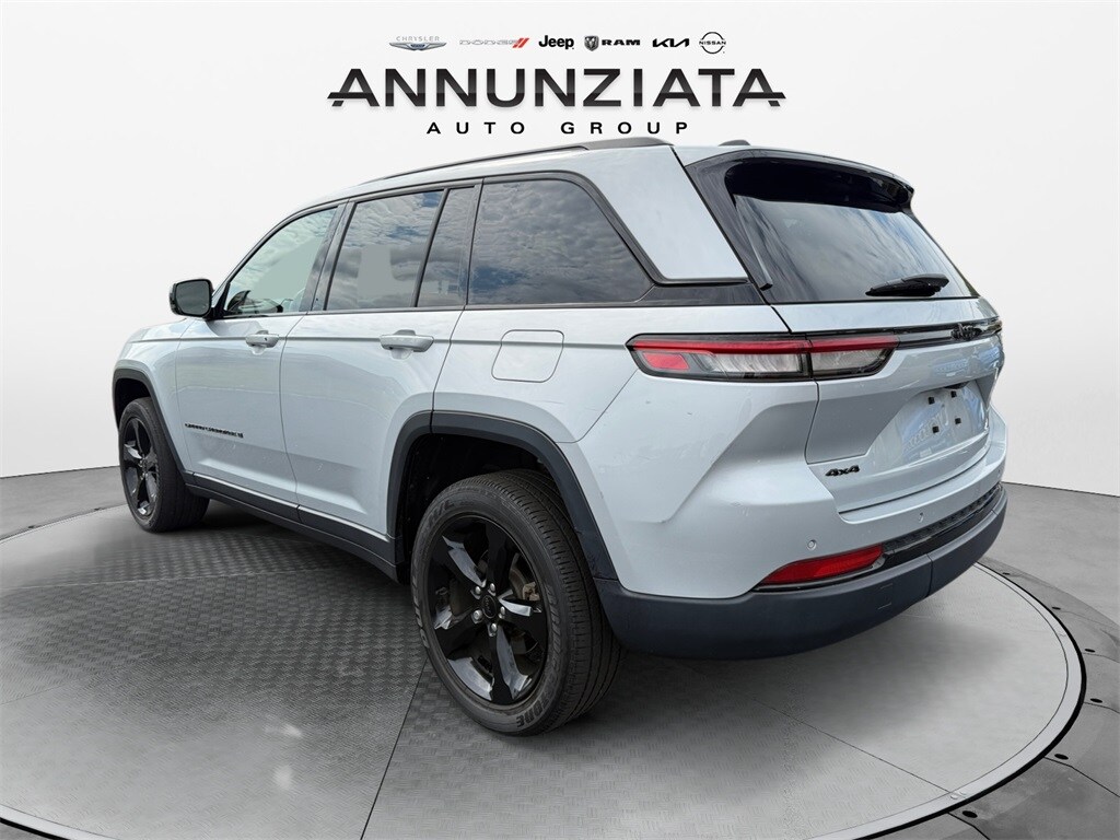 2022 Jeep Grand Cherokee Altitude photo 3