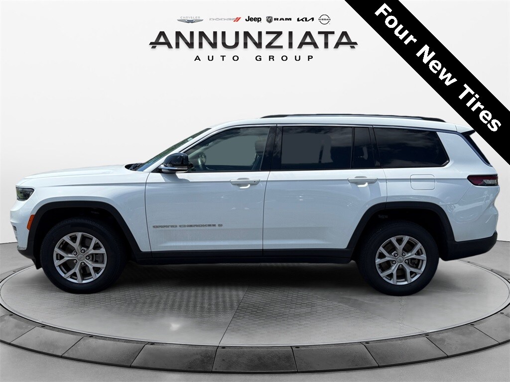 2022 Jeep Grand Cherokee Limited photo 2