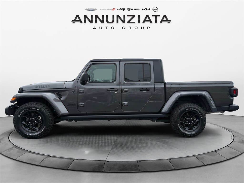2023 Jeep Gladiator Willys photo 2