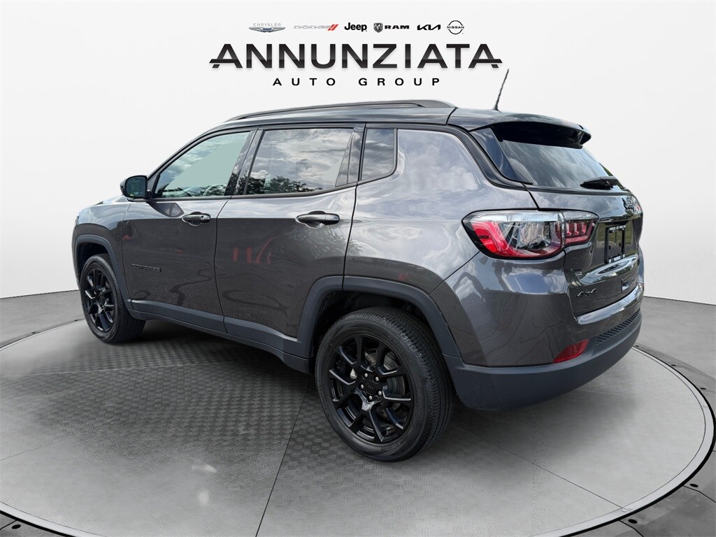 2022 Jeep Compass Altitude photo 2