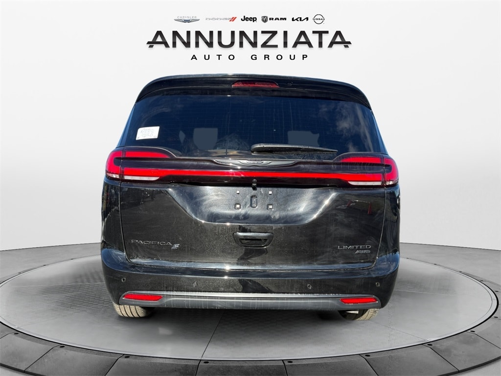 New 2026 Chrysler Pacifica Limited Passenger Van