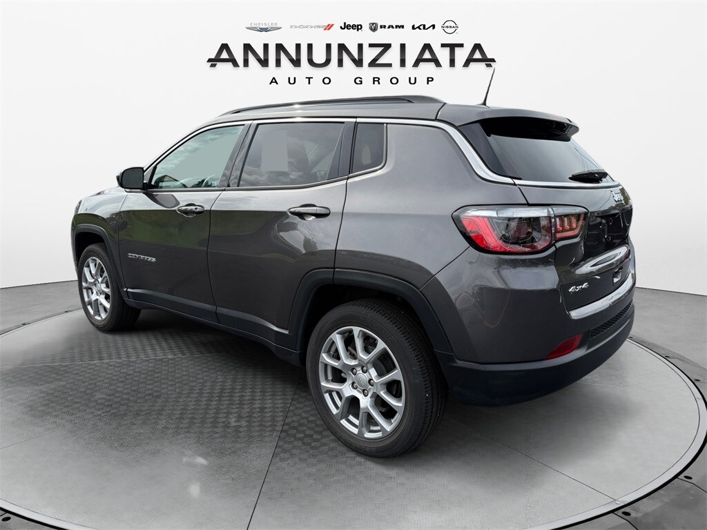 2022 Jeep Compass Latitude Lux photo 3
