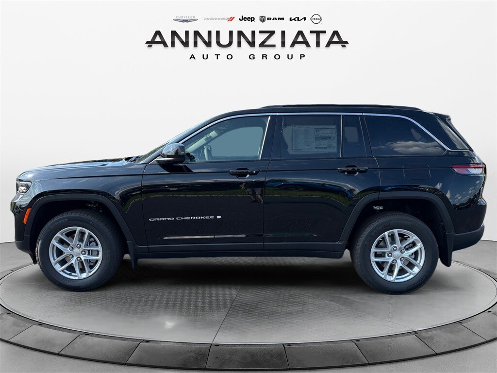 2025 Jeep Grand Cherokee Laredo X photo 2