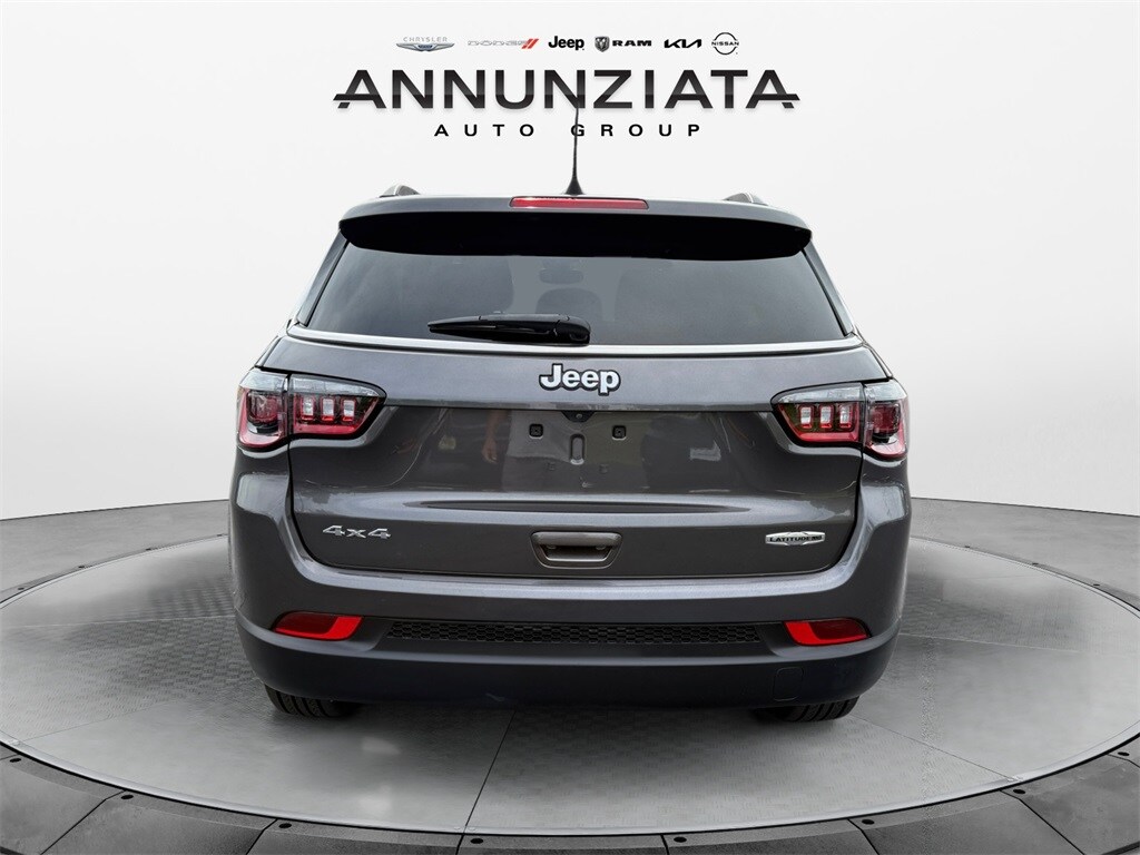2022 Jeep Compass Latitude Lux photo 4
