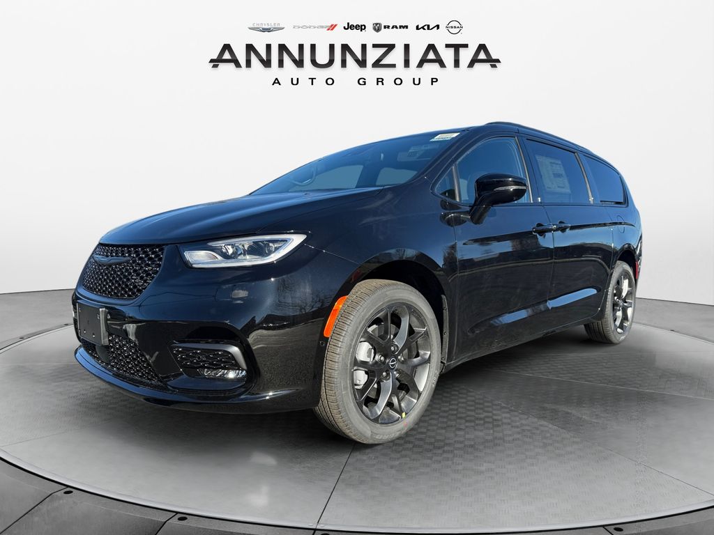 2026 Chrysler Pacifica Limited AWD's photo