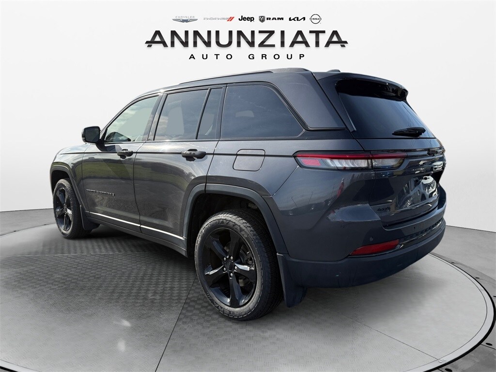2022 Jeep Grand Cherokee Altitude photo 2