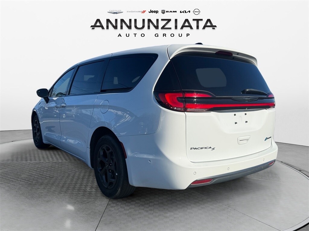 2023 Chrysler Pacifica Hybrid Limited photo 3