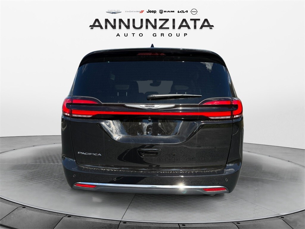 2026 Chrysler Pacifica photo 4