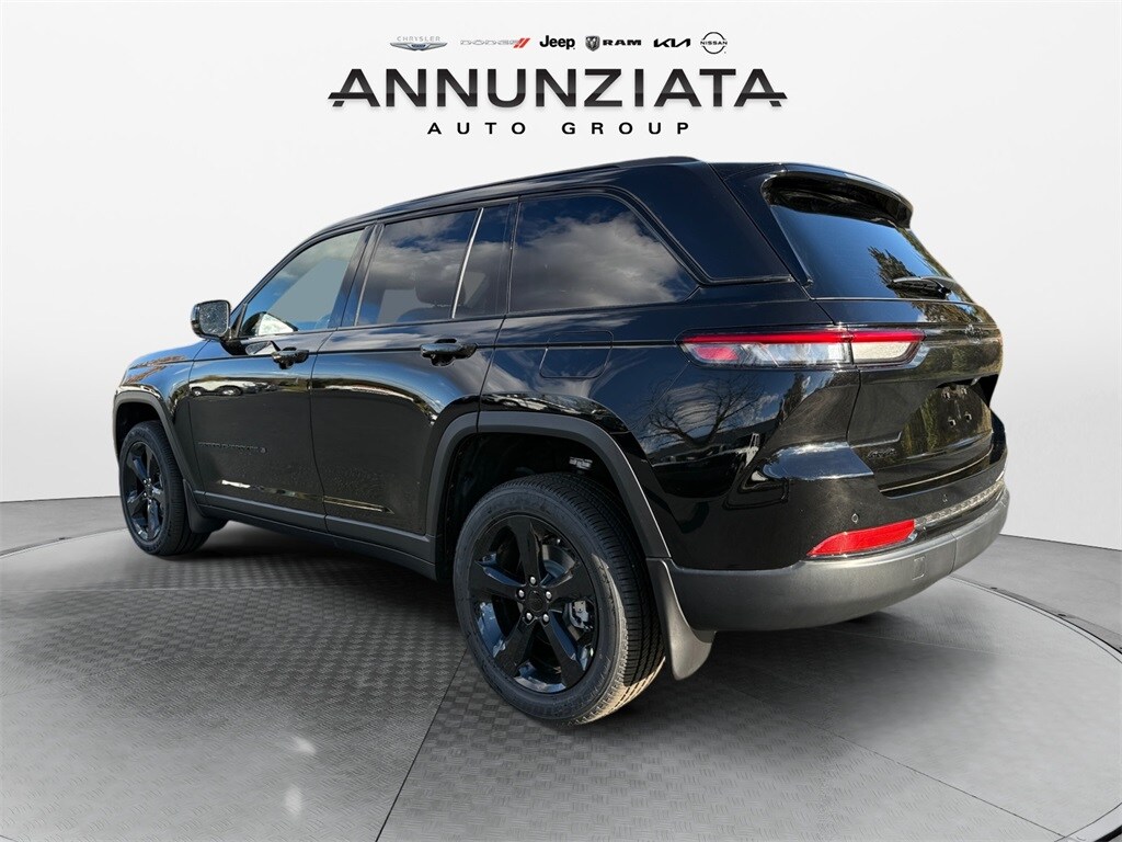 2025 Jeep Grand Cherokee Altitude photo 2