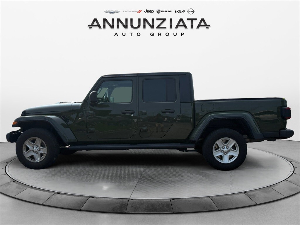 2022 Jeep Gladiator Sport photo 2