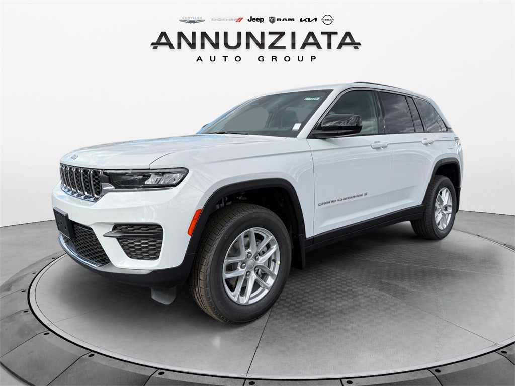 2025 Jeep Grand Cherokee Laredo's photo