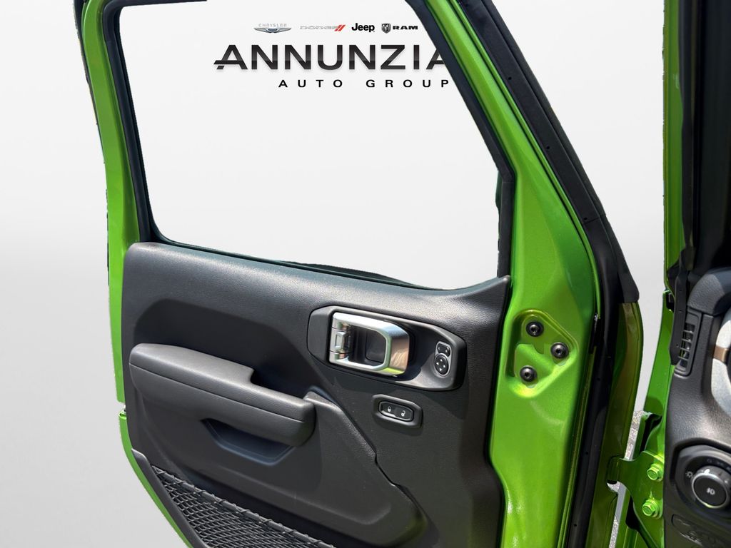 2025 Jeep Wrangler 4-Door Willys - Photo 28